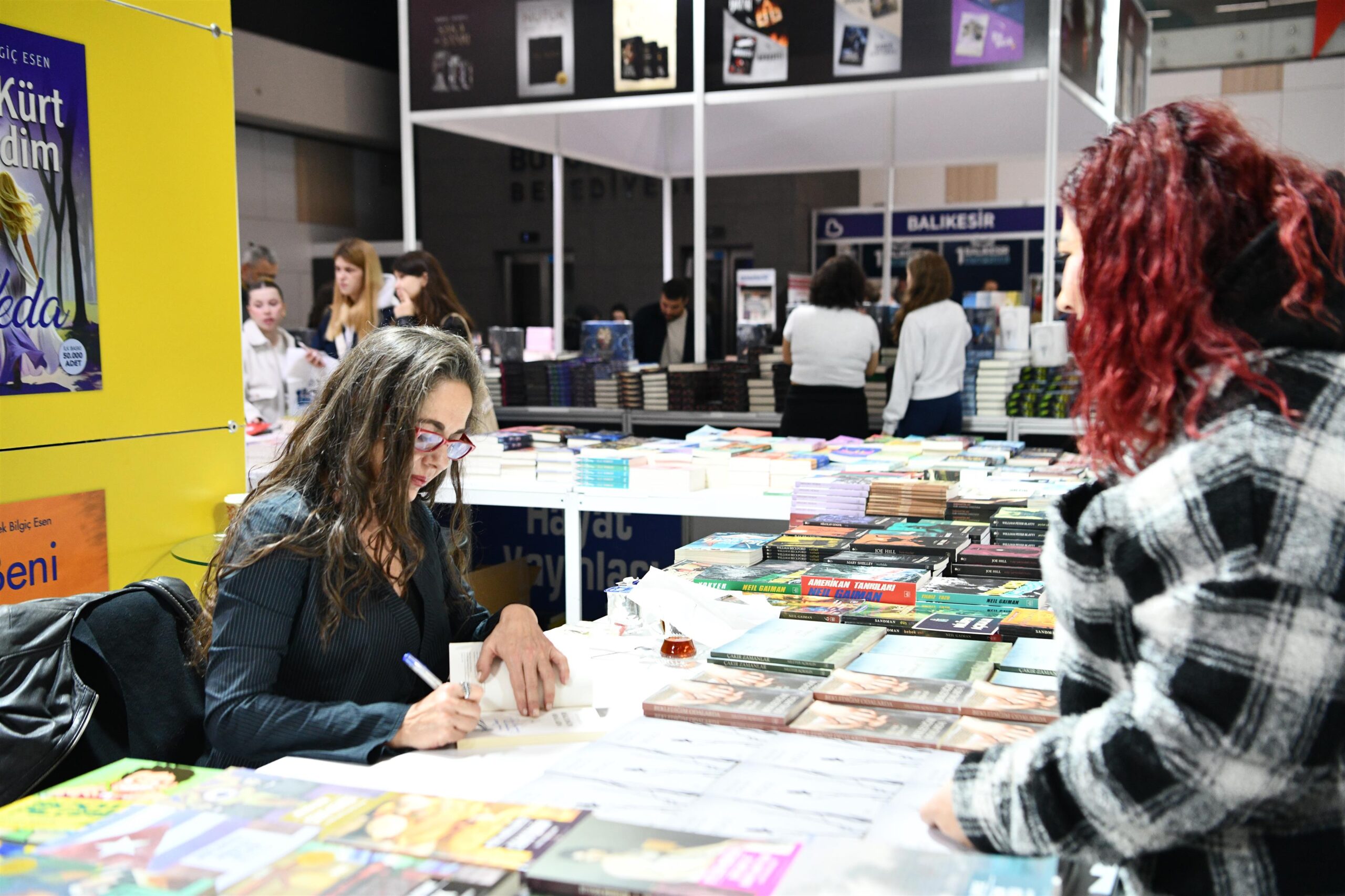 Kitap Fuarina ziyaret‡i akini. 17 scaled