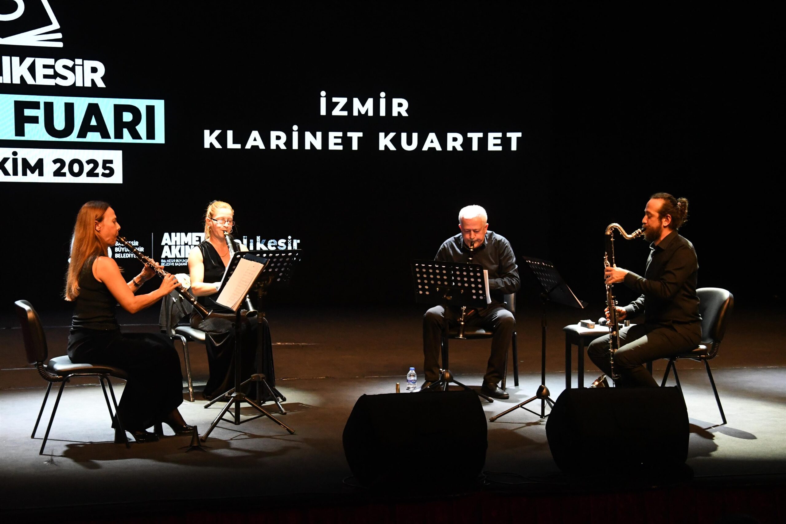 Kitap Fuarina ziyaret‡i akini. 4 scaled