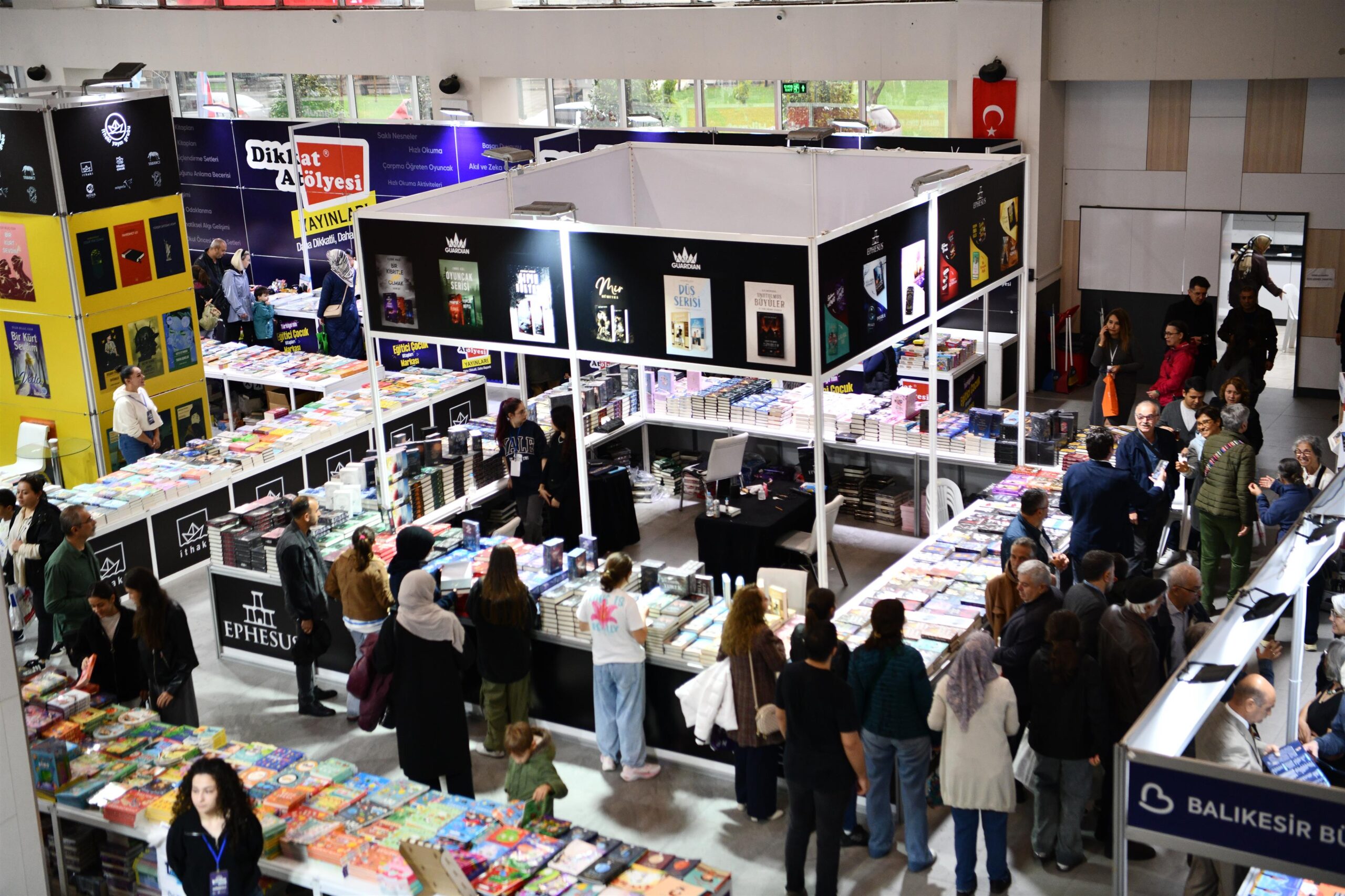 Kitap Fuarina ziyaret‡i akini. 6 scaled