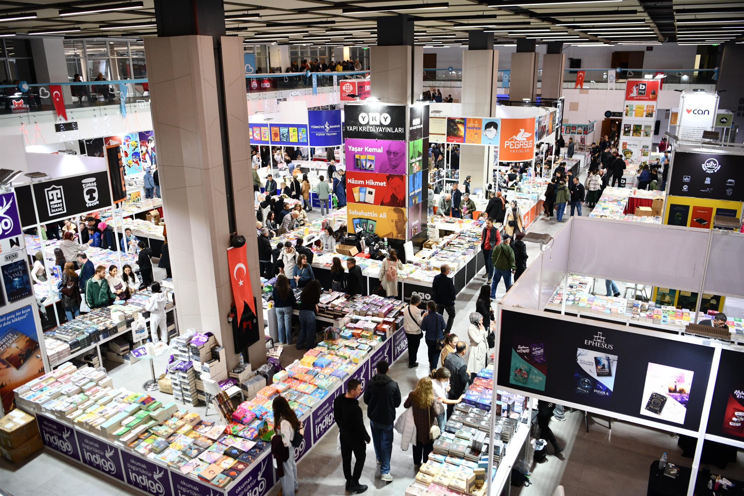 Kitap Fuarina ziyaret‡i akini. 7 scaled