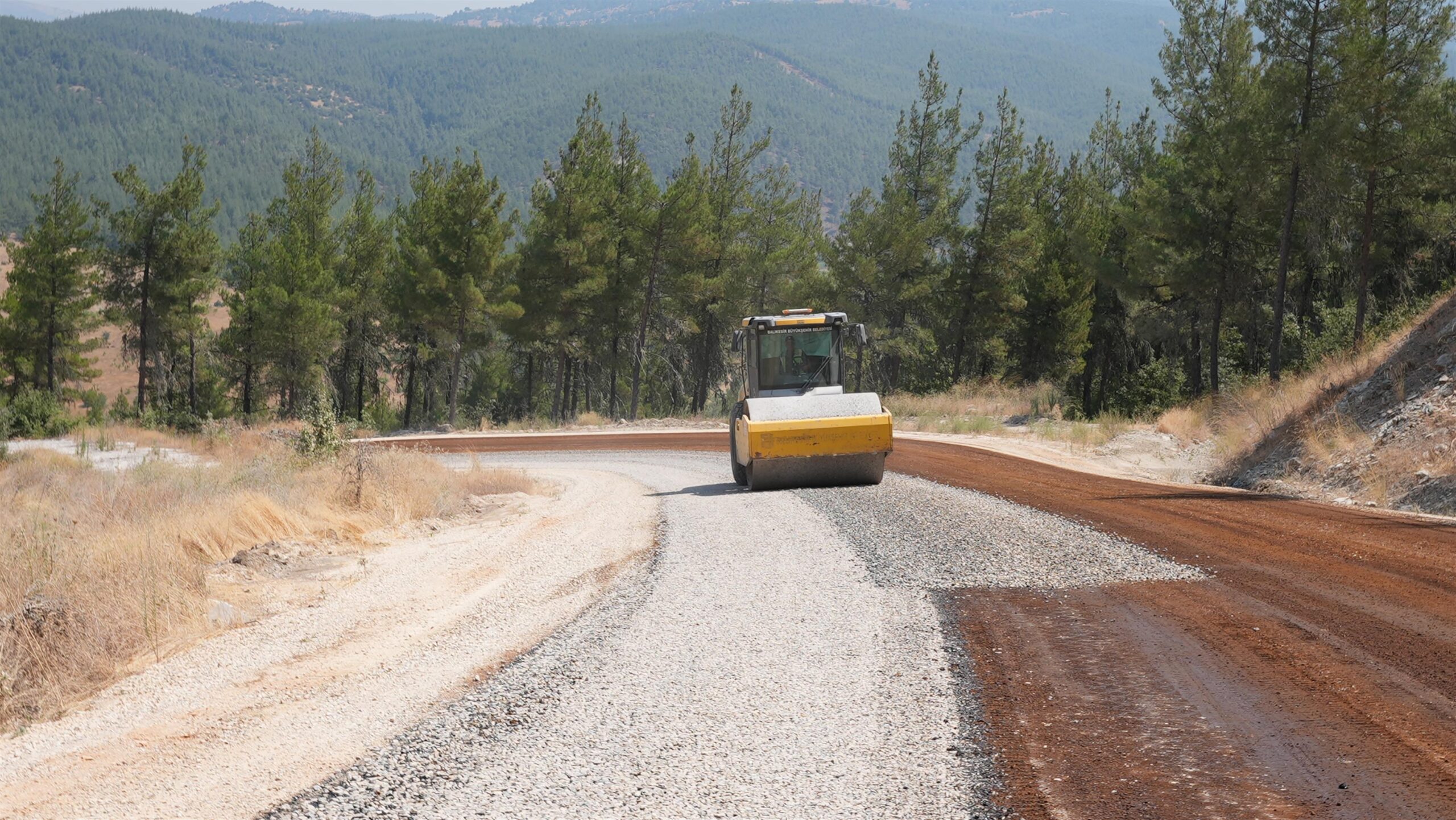 dursunbeyde baskan akinin soz verdigi yol tamamlandi 3 scaled