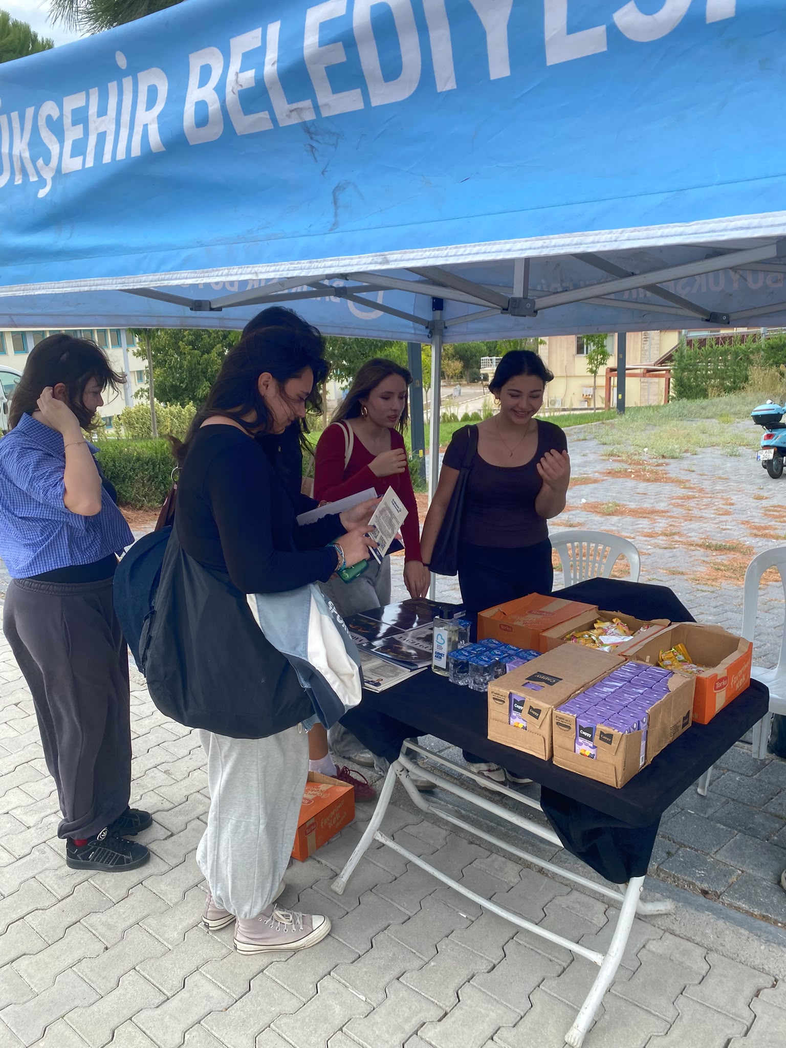 buyuksehir belediyesinden ogrencilere sicak karsilama 4