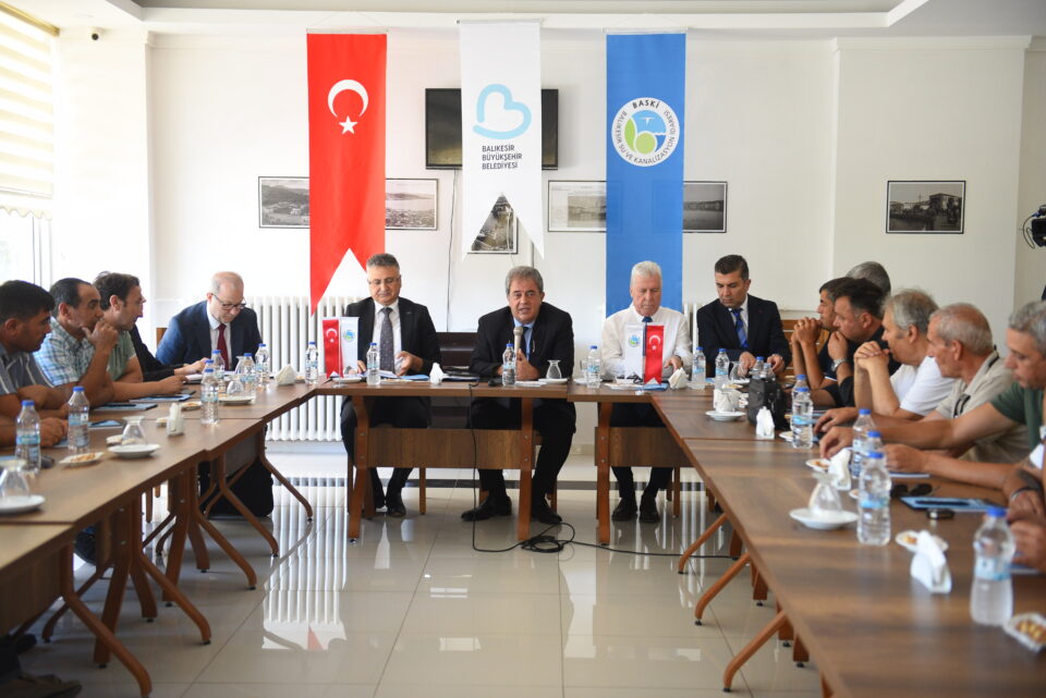 baski muhtarlarla ayvalikin su sorununu gorustu 6