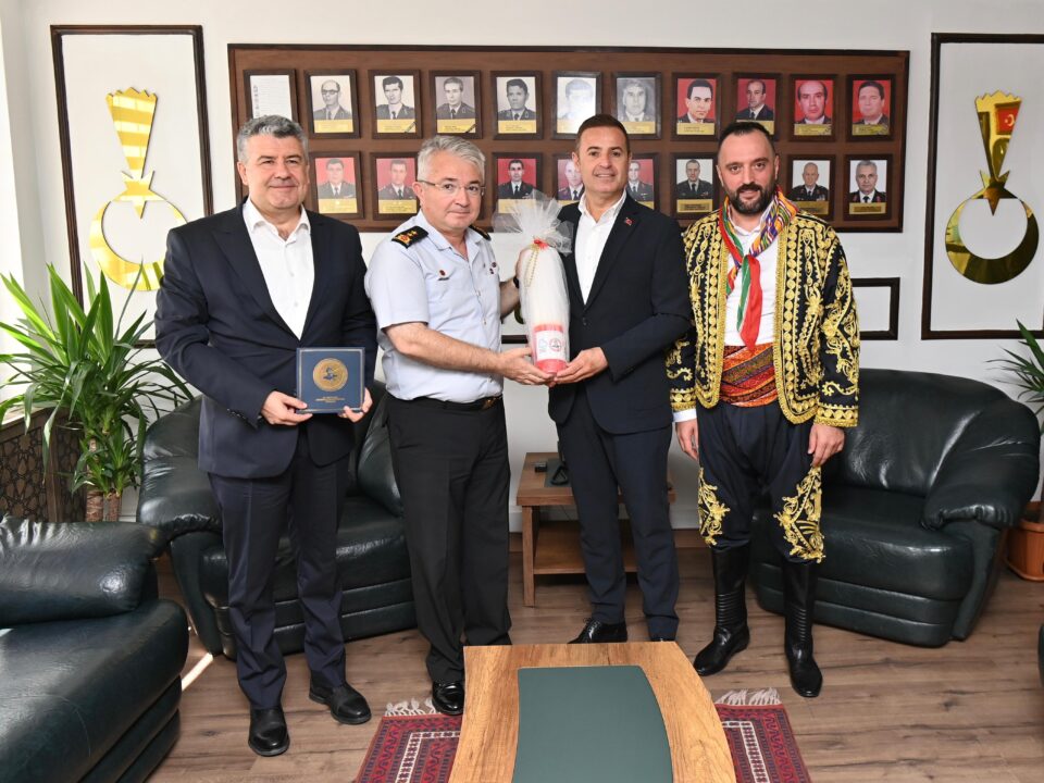 kurtdereli gureslerine kirmizi dipli mumlar ile davetler basladi 1