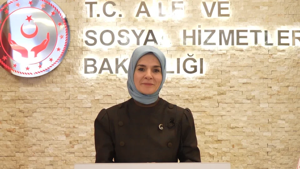 aile ve sosyal hizmetler bakani goktas 4 izmir kadin ve iktisat kongresine video mesajla katildi
