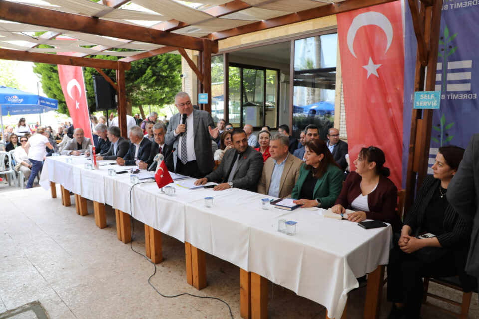 BASKAN ERTAS ALTINOLUKTA VATANDASLARLA BULUSTU 5