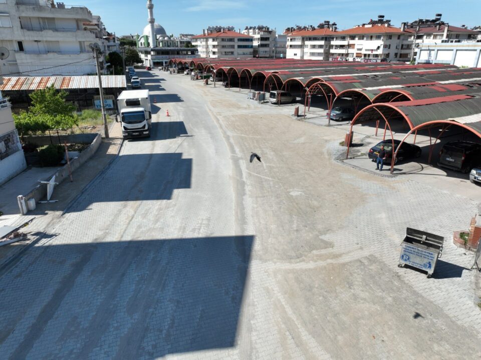 AKCAY MAHALLESINDE KAPALI PAZARYERI CEVRESI YENILENDI 2