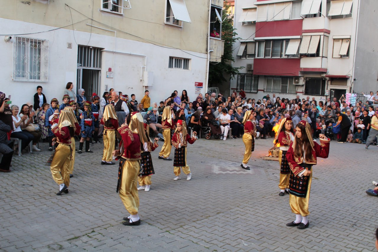 EDREMITTEHIDRELLEZ SENLIGI COSKUSU YASANDI 7
