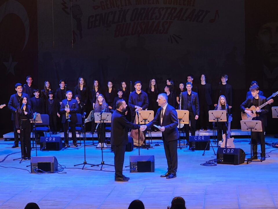 mod10 genclik orkestrasi izleyenleri hayran birakti 1