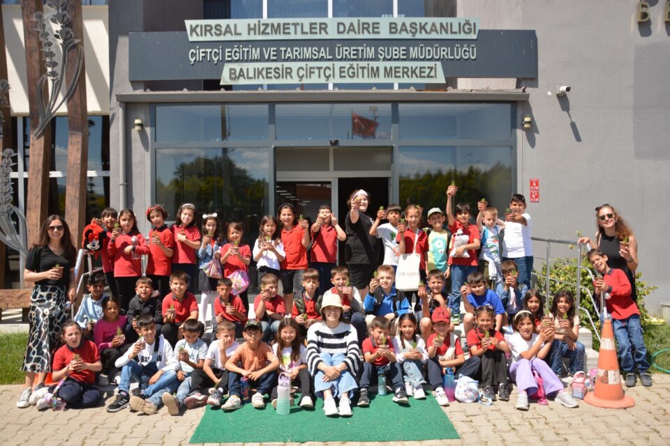 bacem yuzlerce ogrenciyi agirladi 3