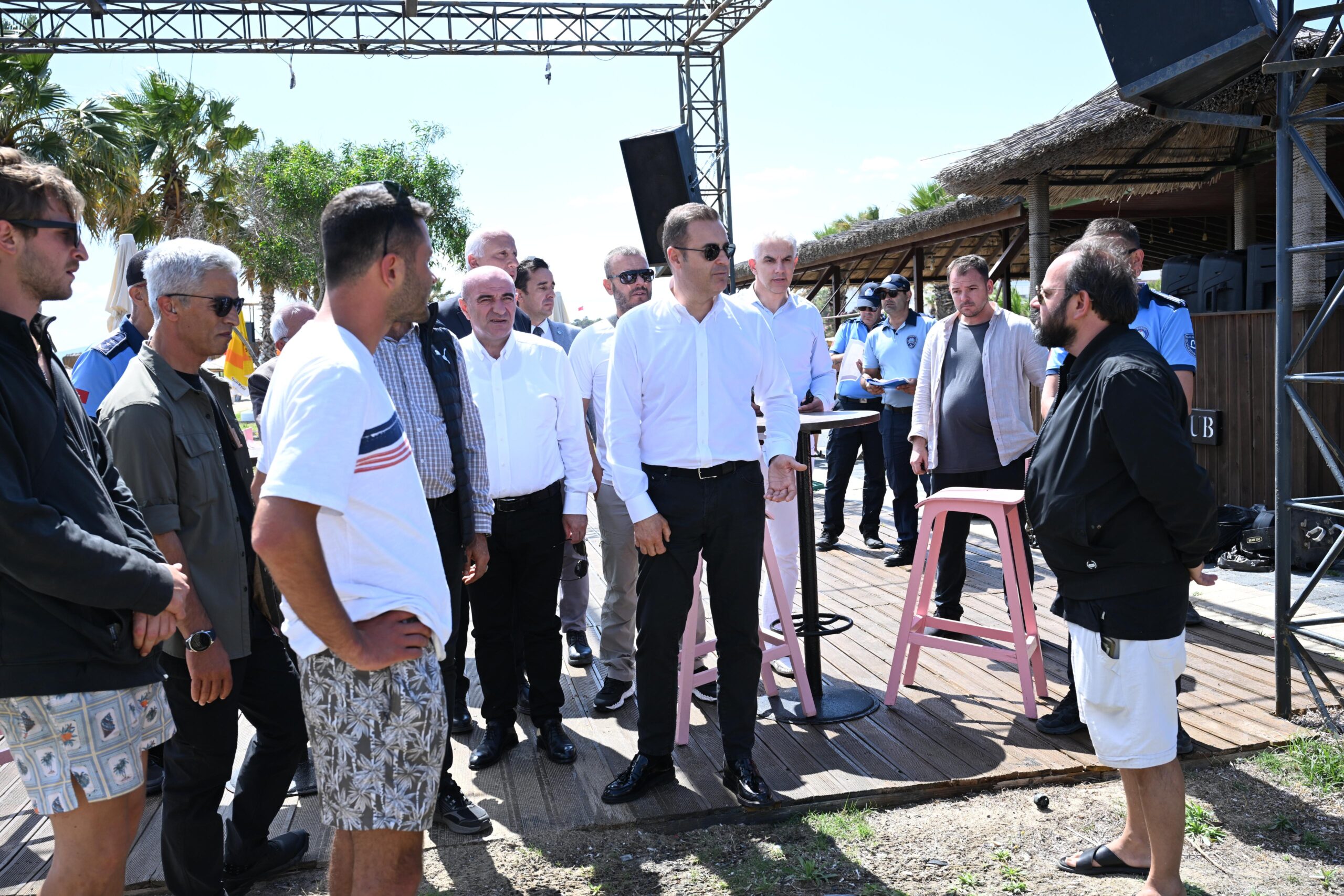 baskan akin halkin plajlarina sahip cikiyor 3 scaled
