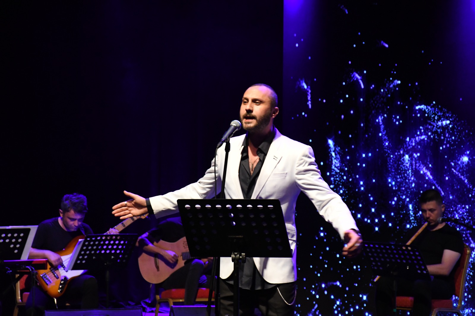 buyuksehirden sarkilarla dolu aksamlar 6