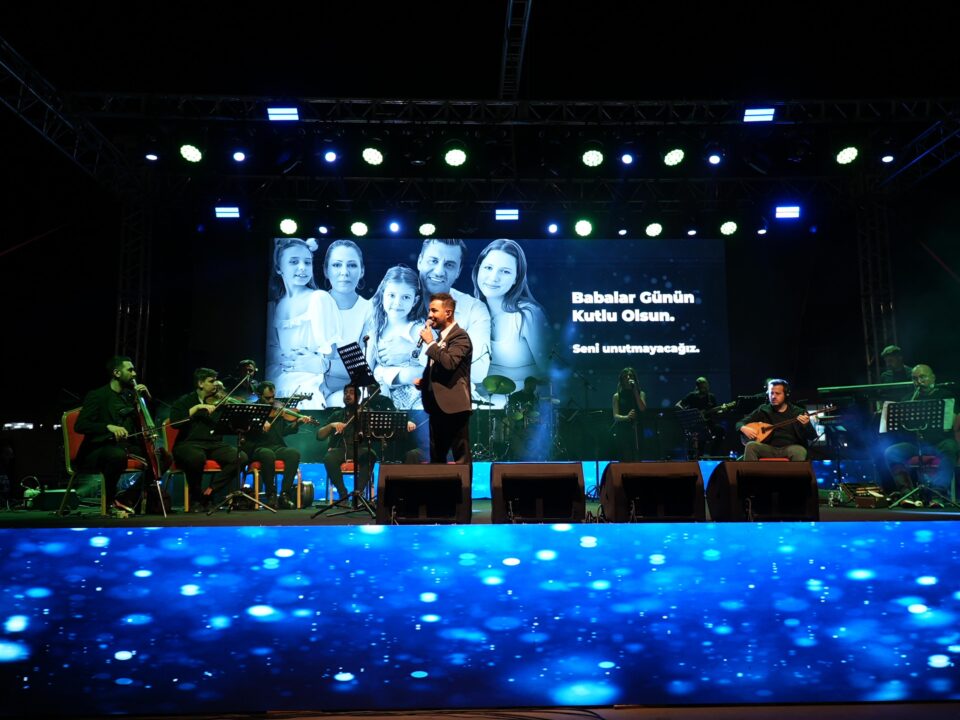buyuksehirin babalar gunu konserinde ferdi zeyrek unutulmadi 5