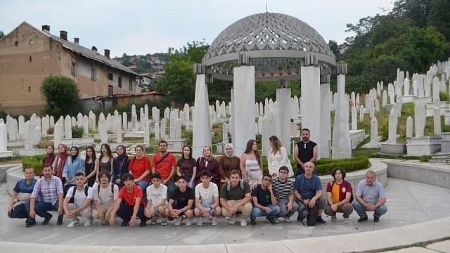 balikesir kizilaydan srebrenitsada anlamli ziyaret