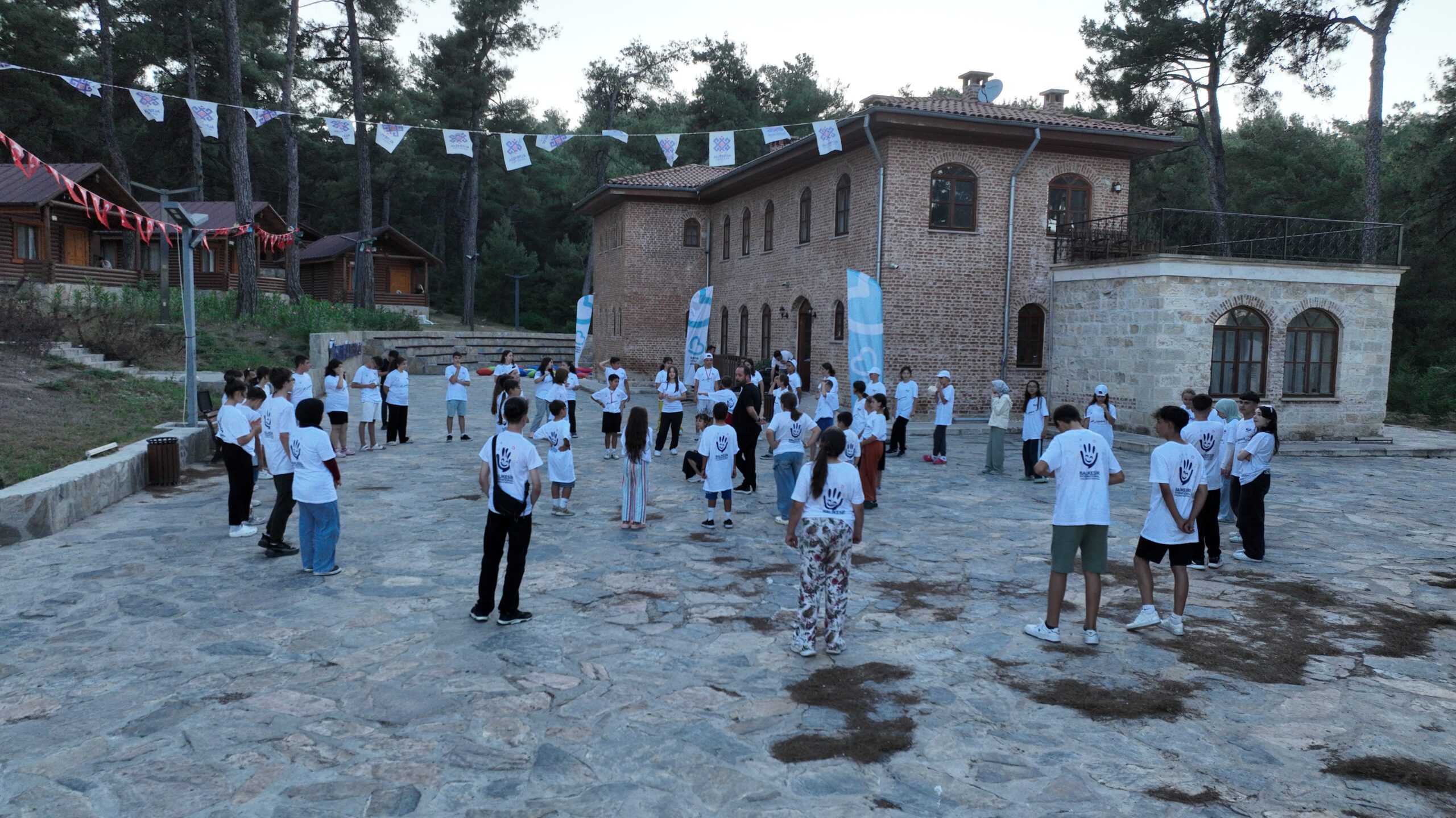 baskan akinin cocuklara tatil hediyesi yogun ilgi gordu 1 scaled