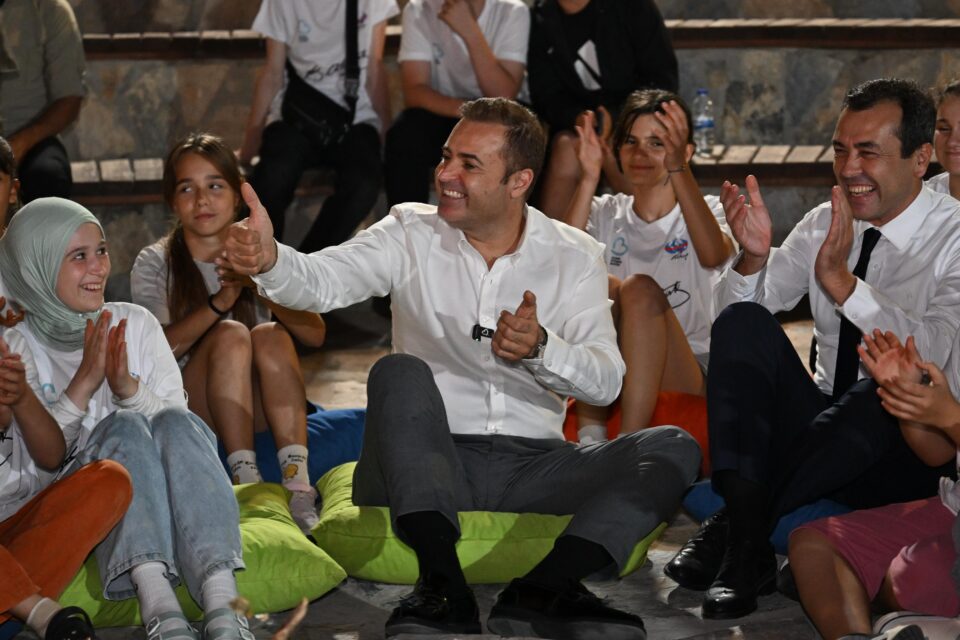 baskan akinin cocuklara tatil hediyesi yogun ilgi gordu 2