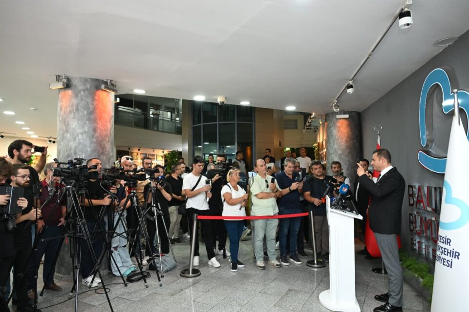 baskan akin depremle mucadele calismalarini gazetecilere aktardi 1