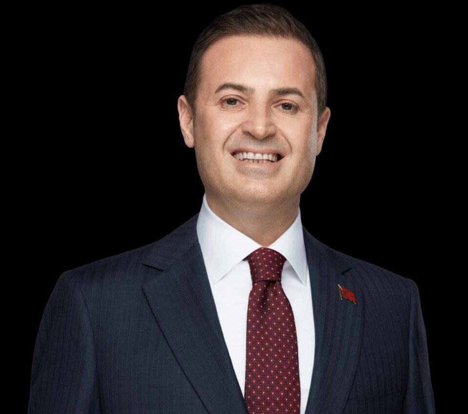 akin basin demokrasinin en onemli yapi tasidir