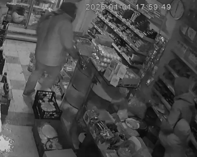 kendisinden kacip markete siginan kucuk kiz