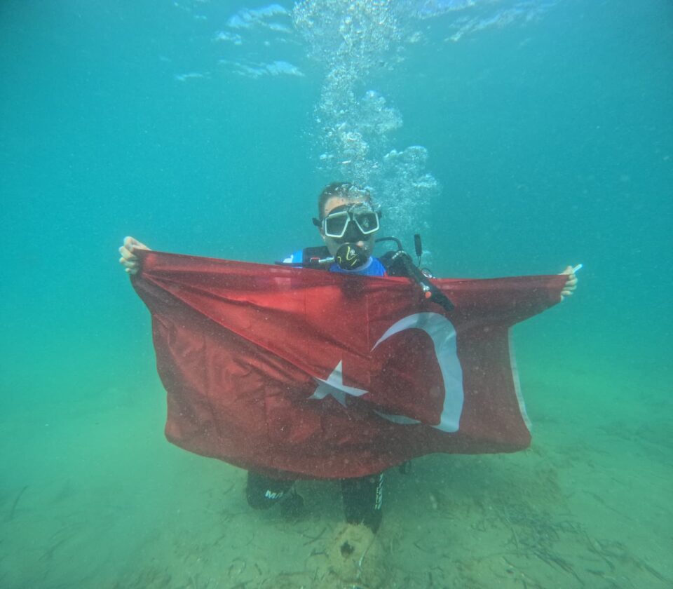 akin genclerle birlikte 19 mayis ruhunu deniz altina tasidi 3