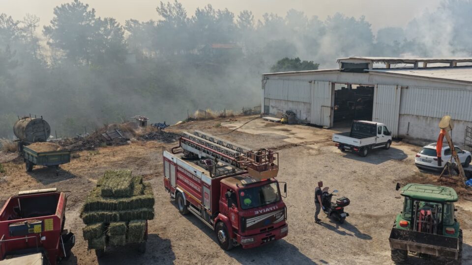 balikesir itfaiyesi 3 ayri noktada yanginlara mudahale ediyor 4