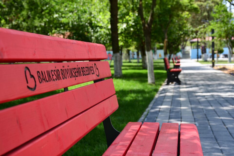 buyuksehir emekle uretiyor sehir mobilyalarla guzellesiyor 4