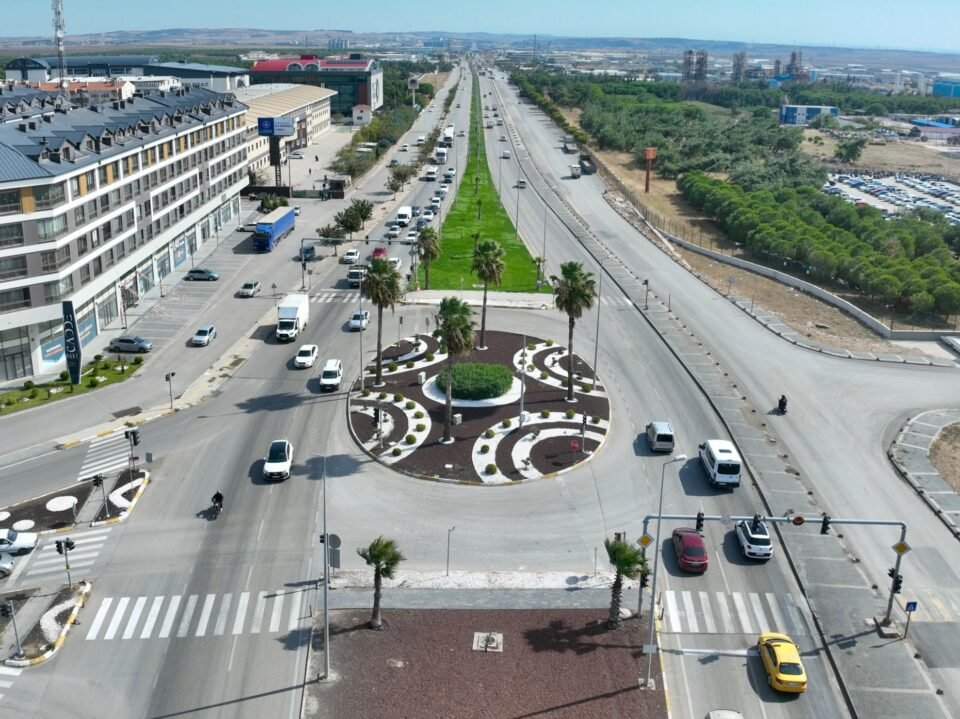 buyuksehir belediyesi bandirmanin kent girisini bastan asagi yeniledi 2