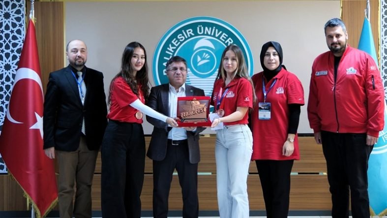 BAUNlu Ogrenciler TEKNOFEST 2026da Kursuye Cikti 787x443 1
